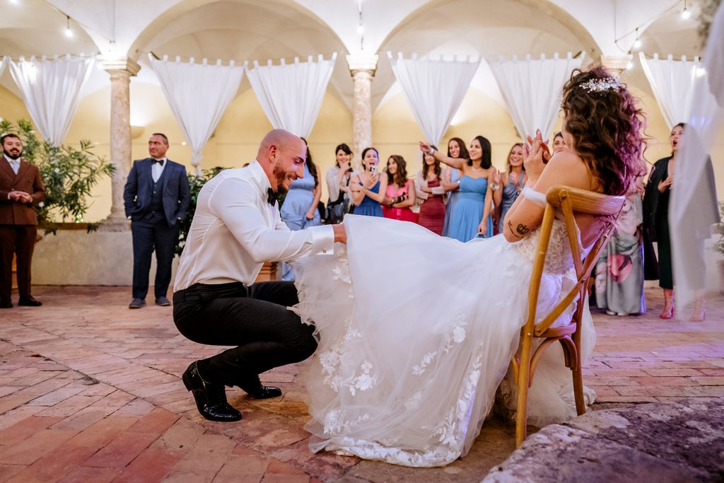 wedding photographer in como lake - fotografo di matrimonio grosseto - marco miglianti - giarrettiera sposa